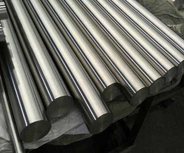 Thép tròn trơn SS400 về đến công trình trung tâm thương mại Lạng Sơn